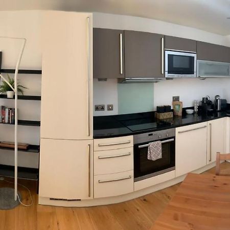 2 Bed Apartment In Granary Wharf Leeds Leeds  Exterior photo