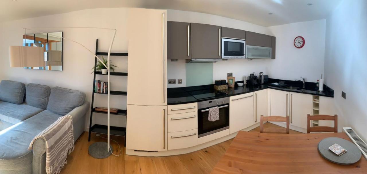 2 Bed Apartment In Granary Wharf Leeds Leeds  Exterior photo